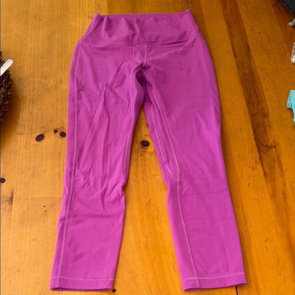Women’s Lululemon cropped align leggings